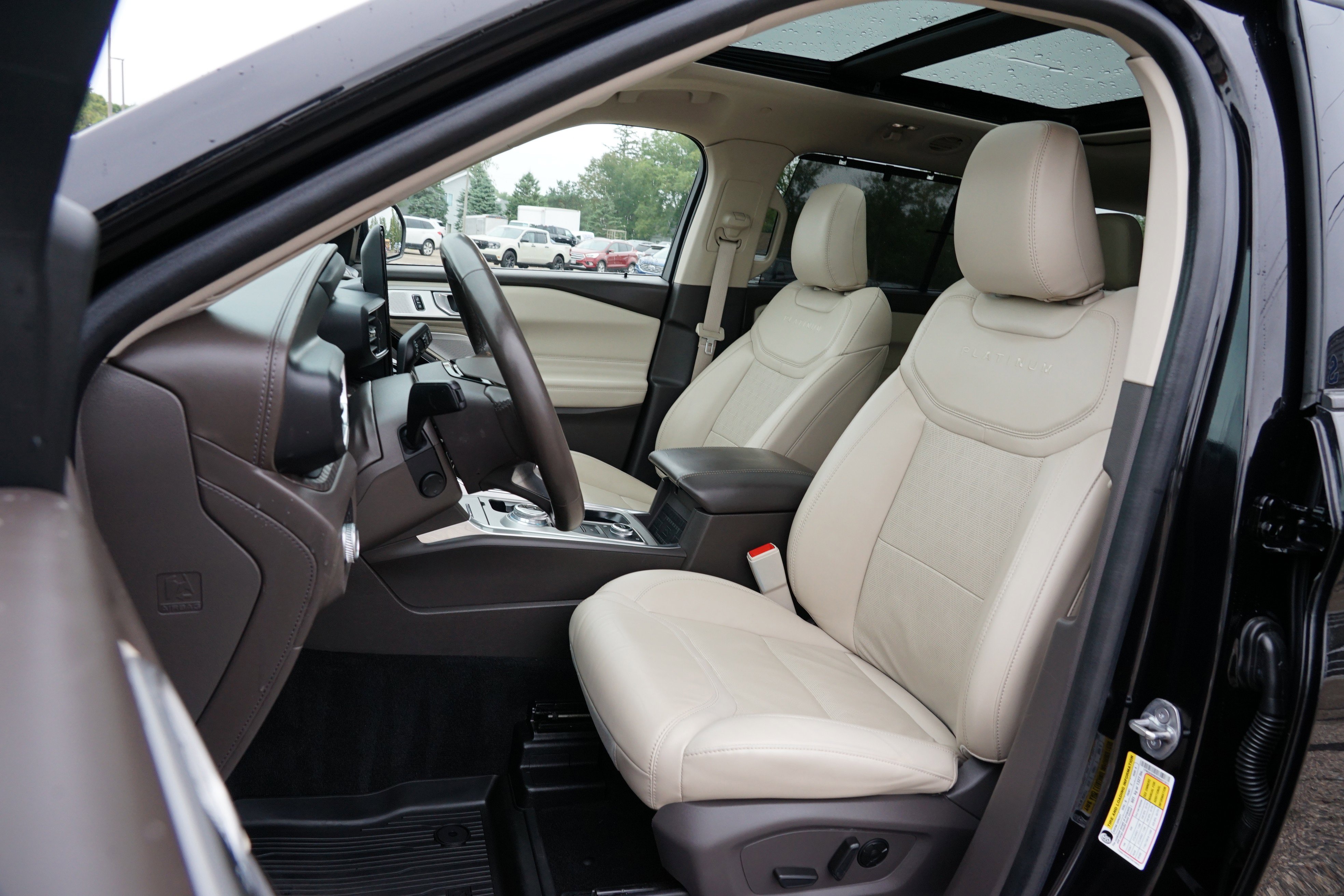 Used 2022 Ford Explorer Platinum AWD/4WD image 14