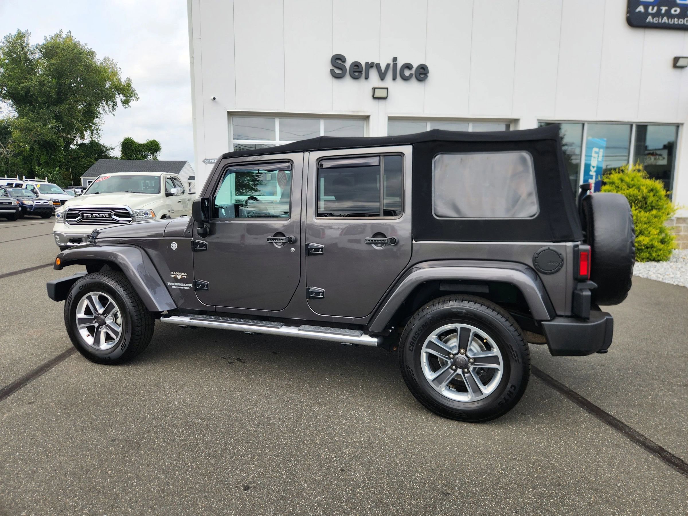 Used 2016 Jeep Wrangler Unlimited Sahara w/ Dual Top Group image 8