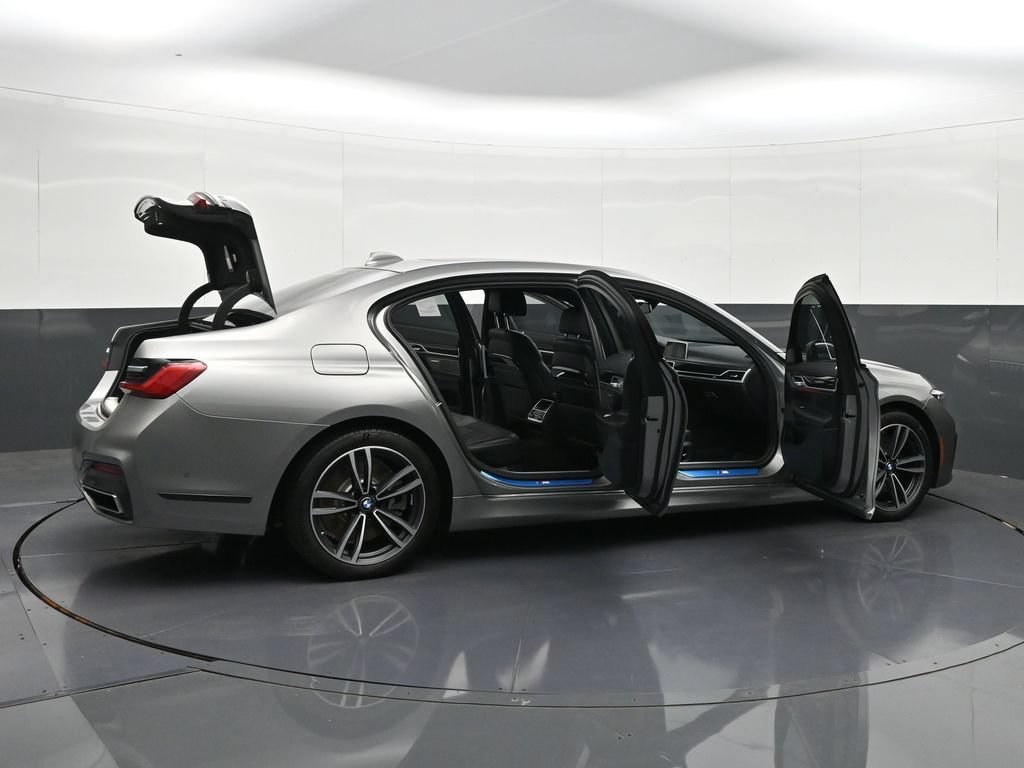 Used 2022 BMW 750i xDrive w/ M Sport Package AWD/4WD image 40