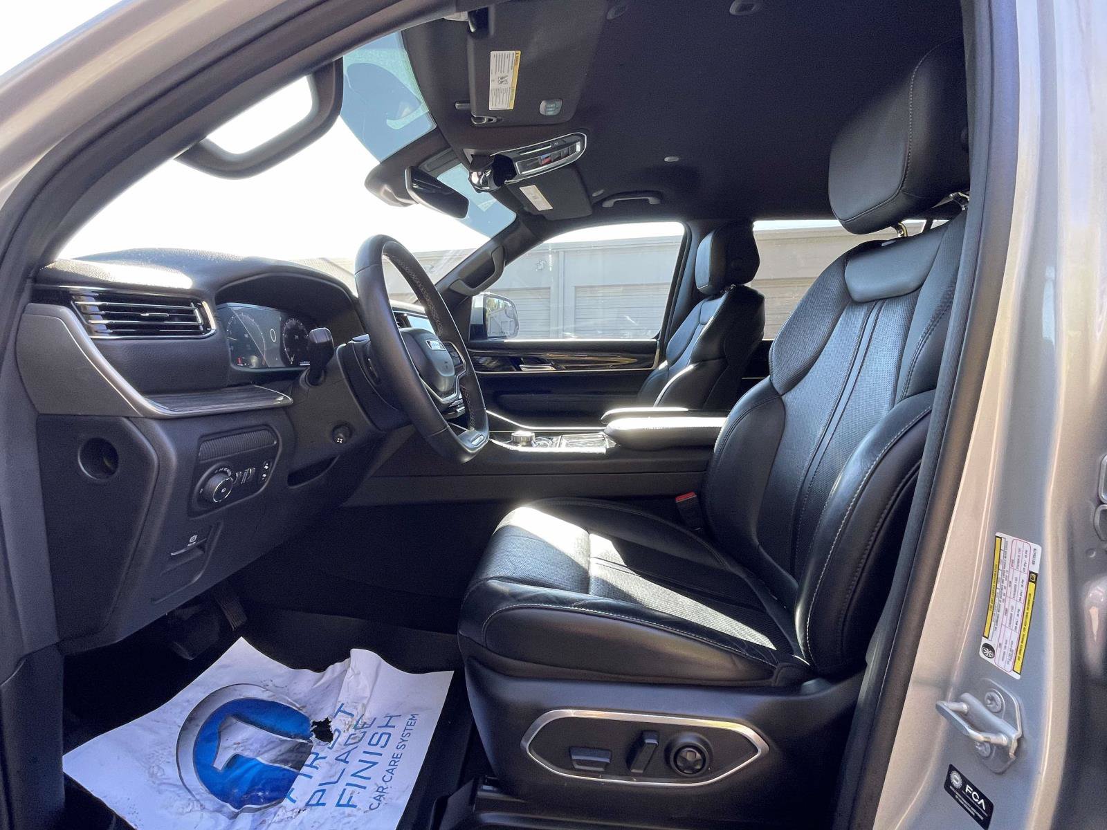 Certified 2022 Jeep Wagoneer Series II AWD/4WD image 18
