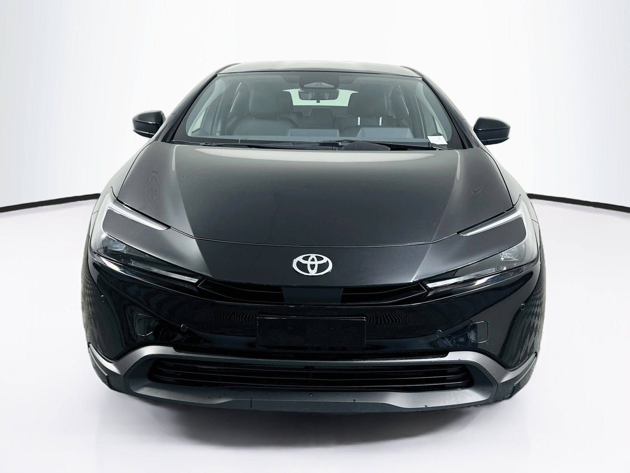 Used 2025 Toyota Prius LE FWD image 2