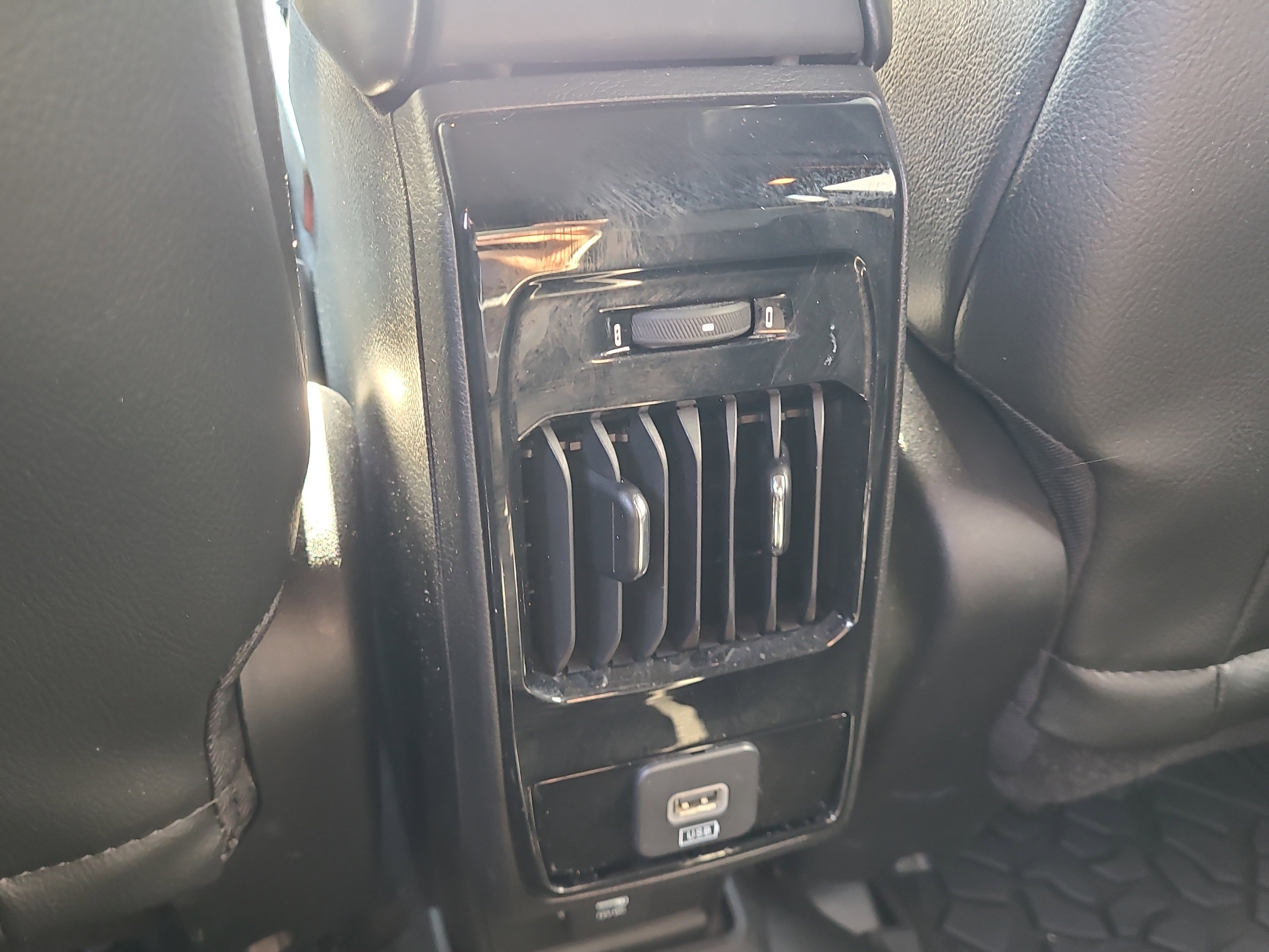 Used 2023 Jeep Compass Latitude AWD/4WD image 12
