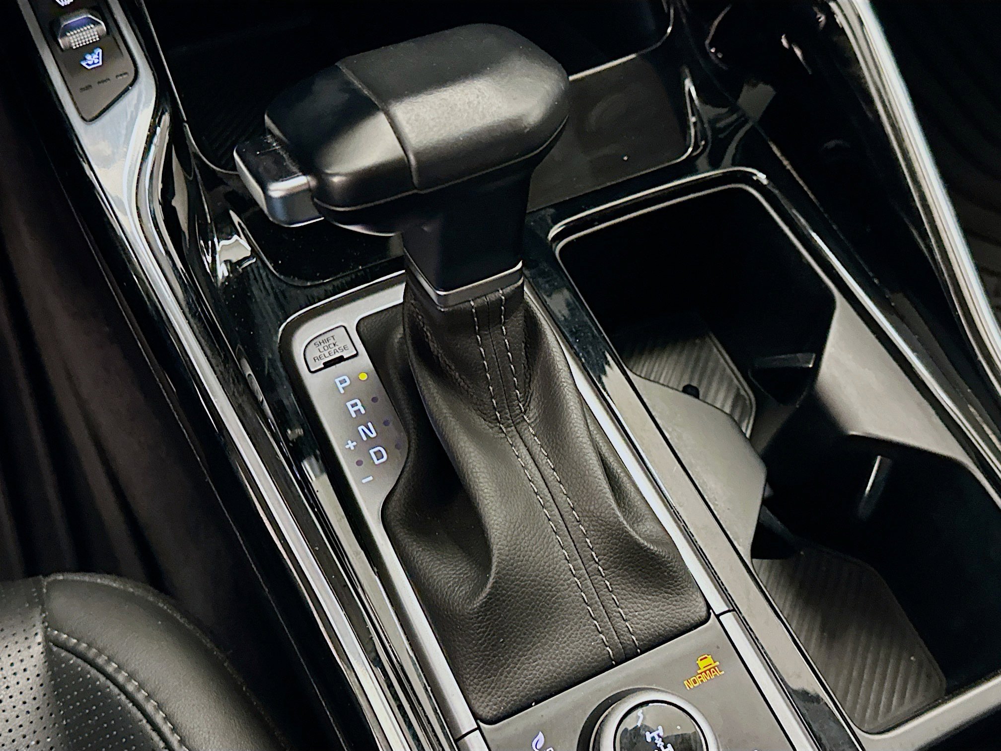 Used 2024 Kia Sorento SX image 25