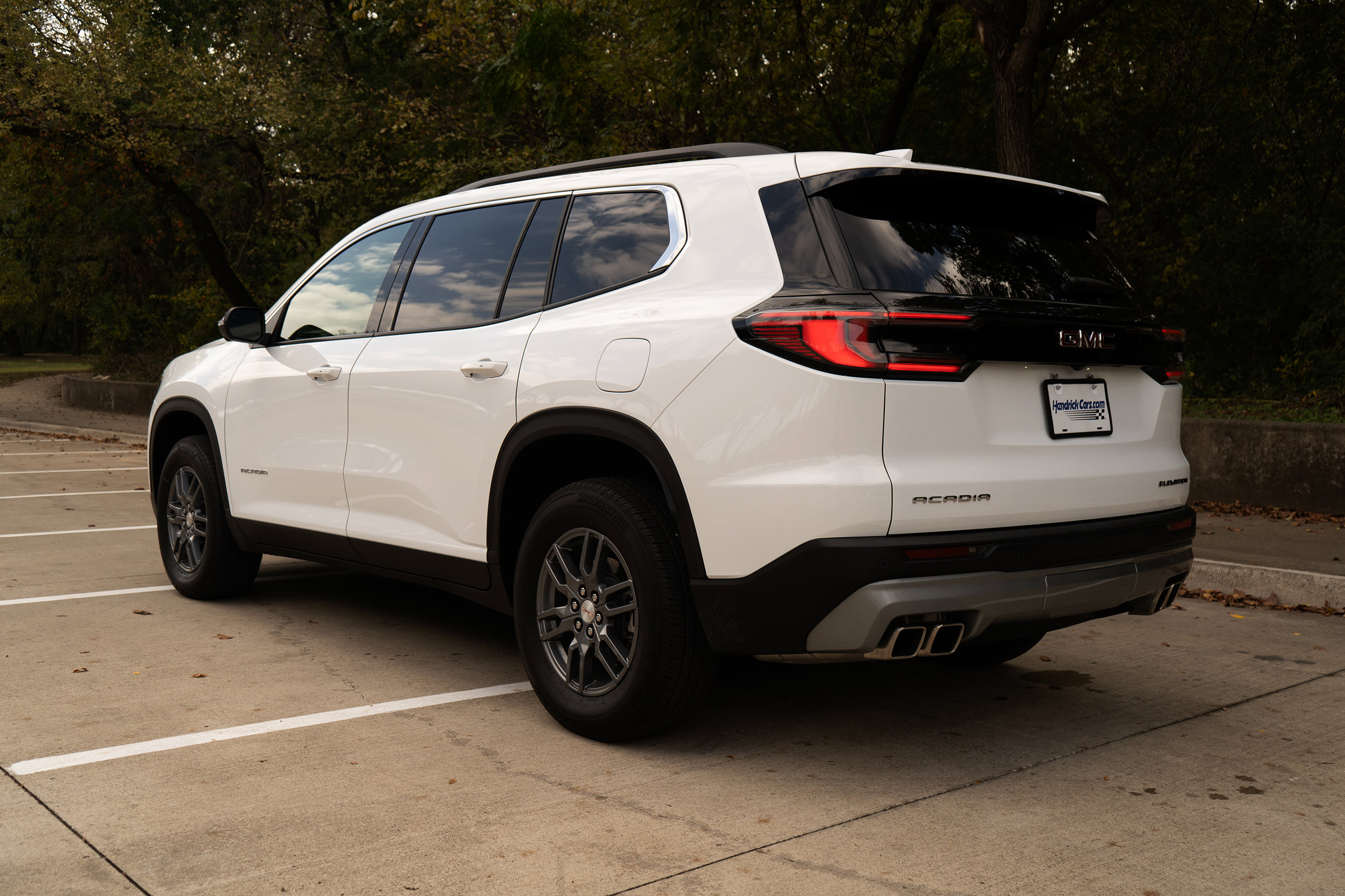 Used 2025 GMC Acadia Elevation image 7