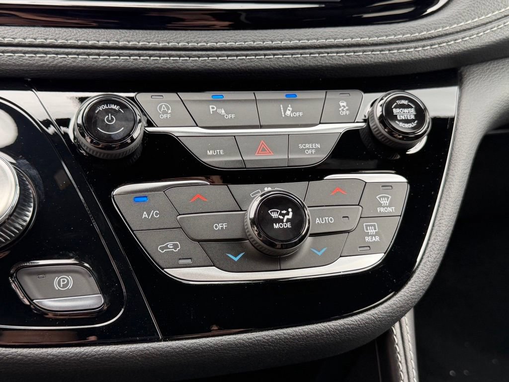 New 2027 Chrysler Pacifica Limited FWD image 20
