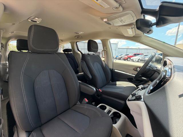 Used 2023 Chrysler Voyager LX FWD image 11
