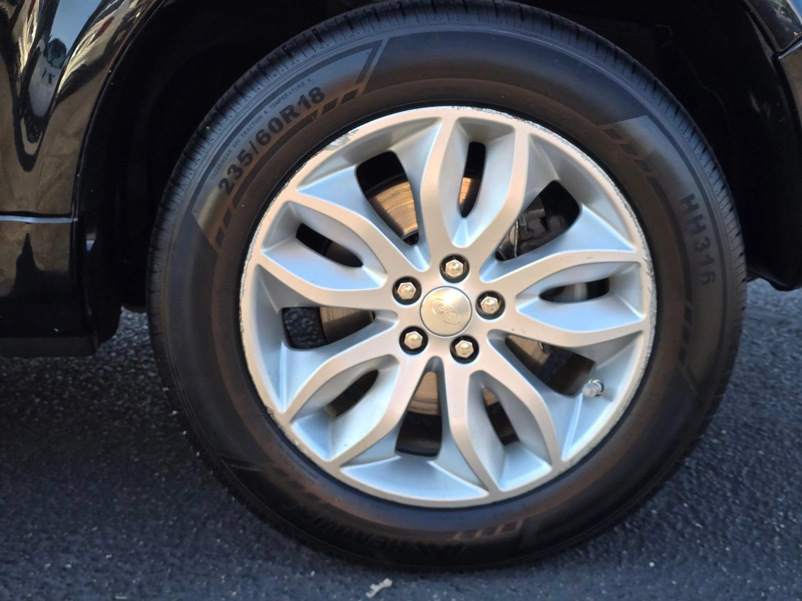 Used 2014 Land Rover LR2 HSE AWD/4WD image 9