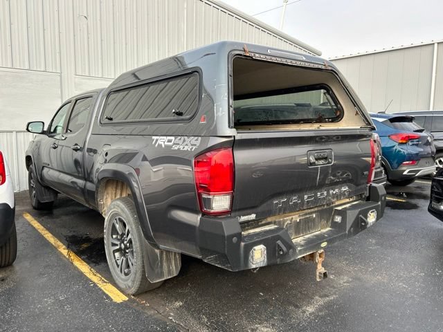 Used 2017 Toyota Tacoma TRD Sport AWD/4WD image 2