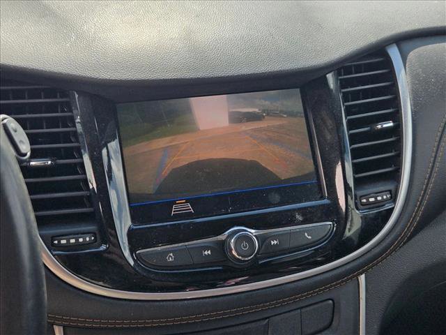 Used 2022 Chevrolet Trax LT w/ LT Convenience Package image 14