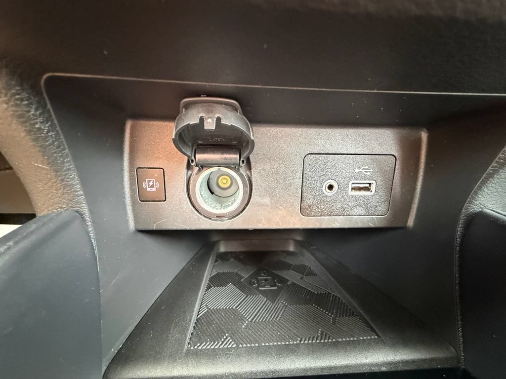 Used 2025 Nissan Versa SV FWD image 20