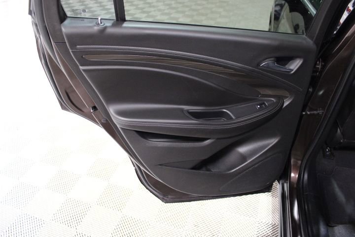 Used 2020 Buick Envision Essence image 21