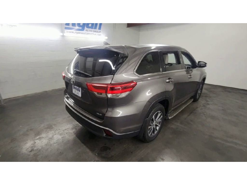 Used 2017 Toyota Highlander XLE image 8