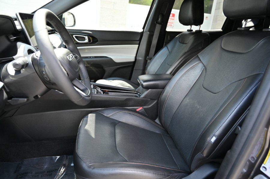 Used 2023 Jeep Compass Limited w/ Sun and Sound Group AWD/4WD image 17