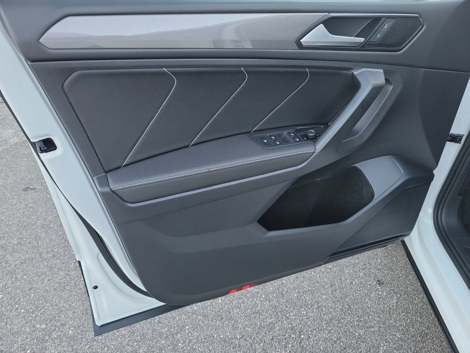 Certified 2022 Volkswagen Tiguan SE image 35