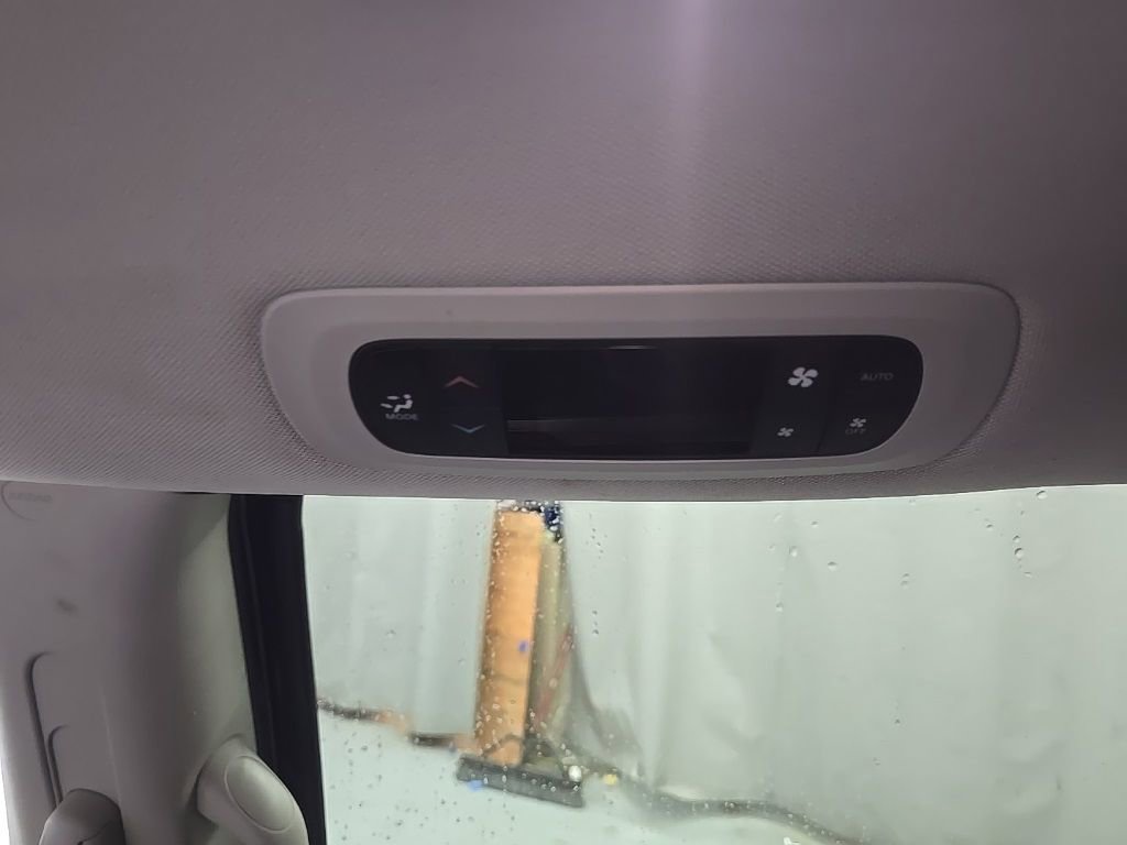 Used 2024 Chrysler Pacifica Touring-L image 24