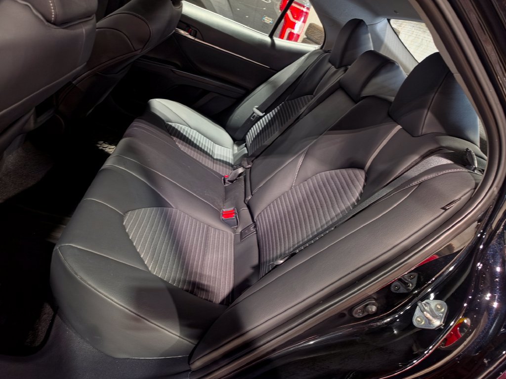 Used 2021 Toyota Camry SE w/ Cold Weather Package FWD image 7
