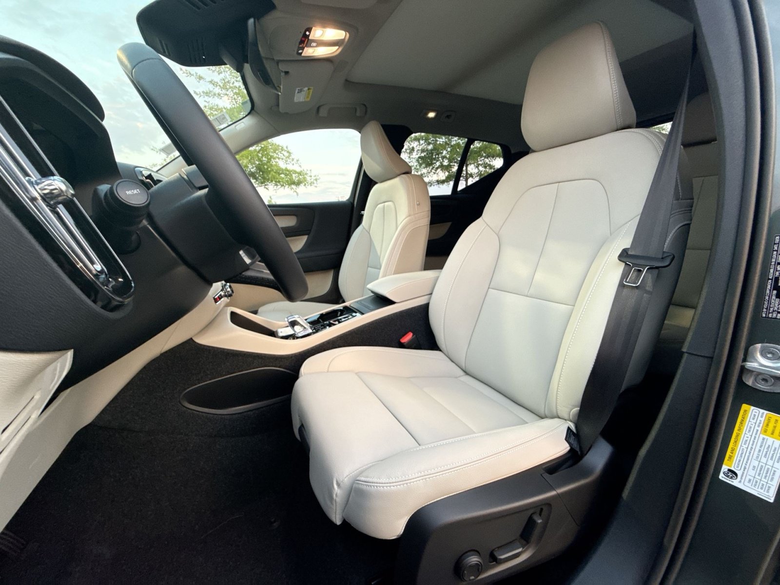 New 2026 Volvo XC40 B5 Plus w/ Climate Package AWD/4WD image 13