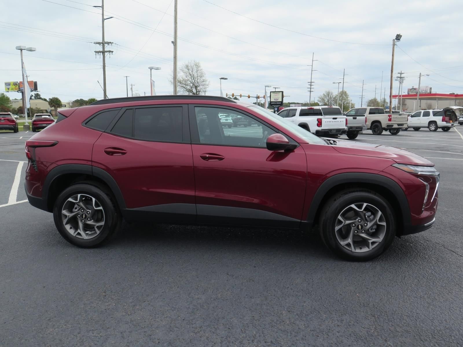 Used 2025 Chevrolet Trax LT w/ Driver Confidence Package image 2