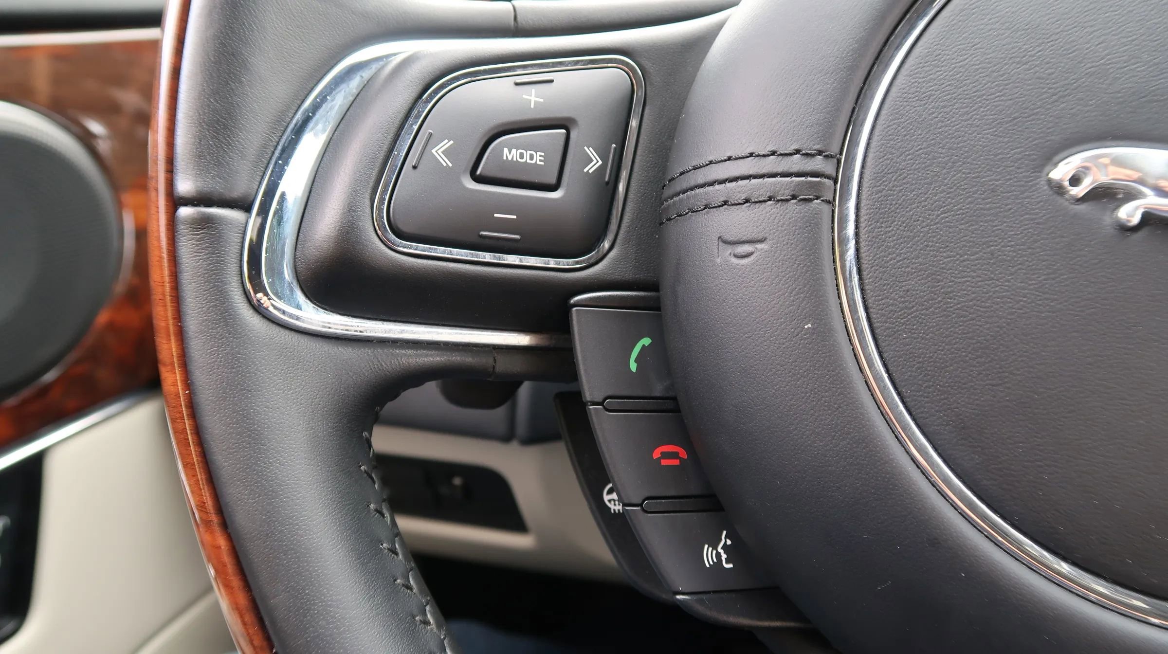 Used 2019 Jaguar XJ L Portfolio image 38