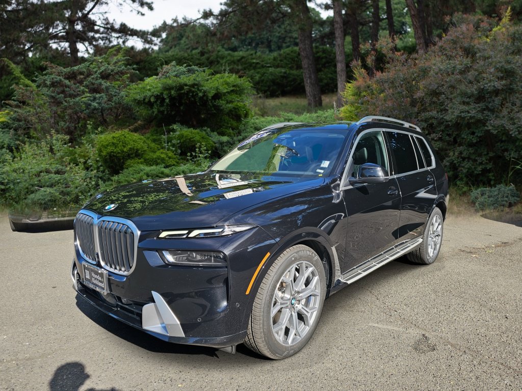 Used 2025 BMW X7 xDrive40i AWD/4WD image 3