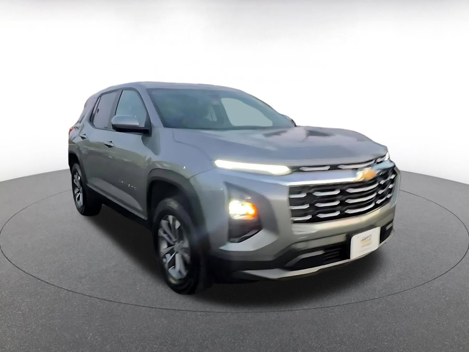 Used 2025 Chevrolet Equinox LT image 3