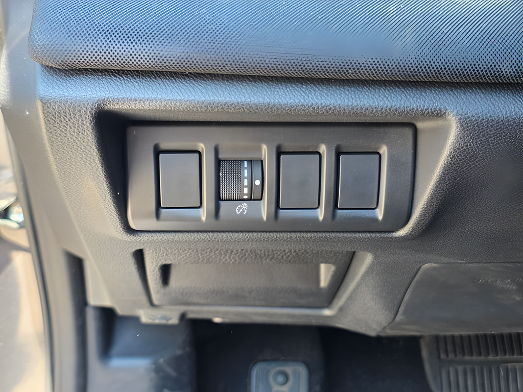 Used 2025 Subaru Outback Premium AWD/4WD image 23