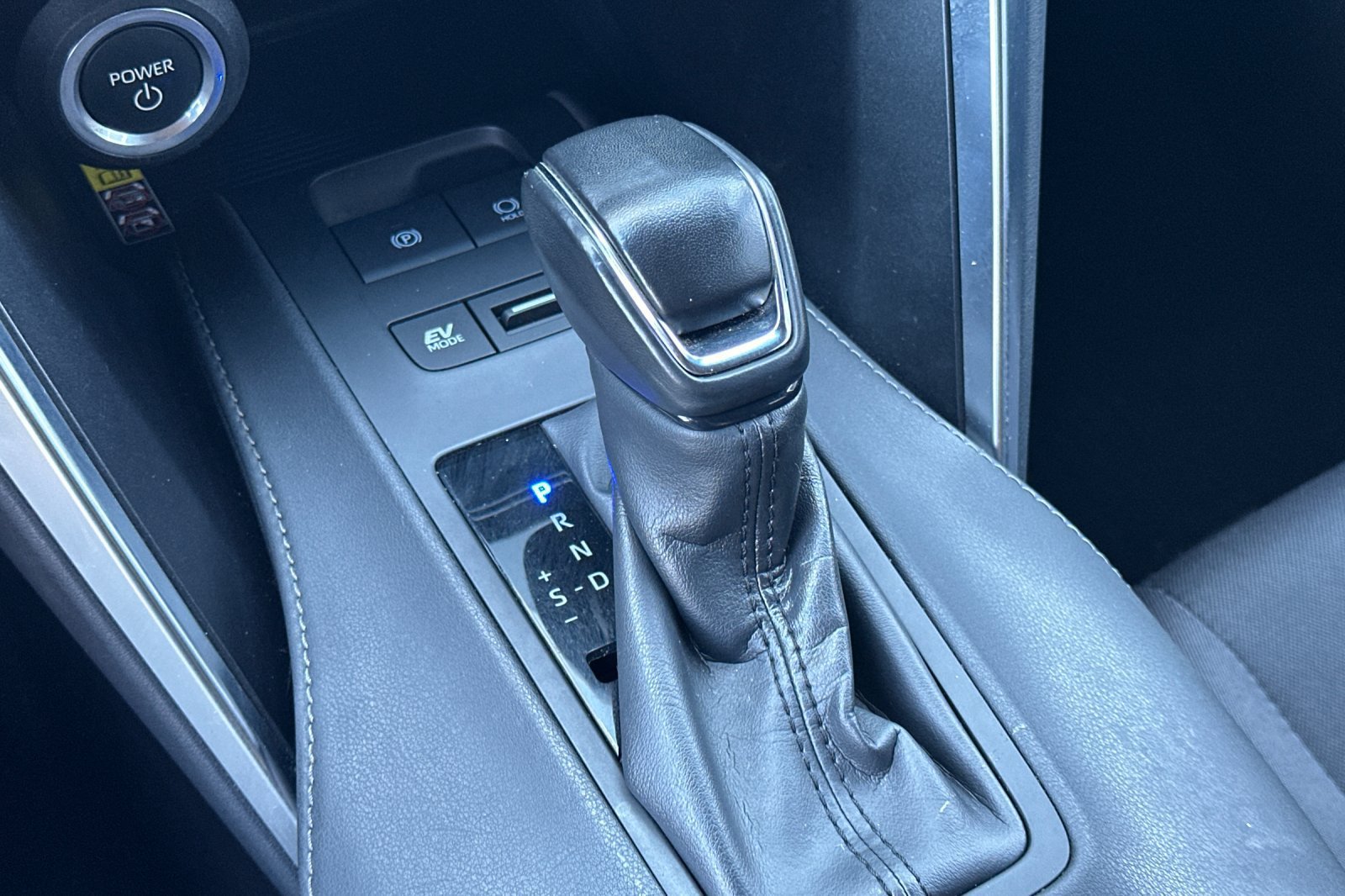 Used 2024 Toyota Venza LE AWD/4WD image 21