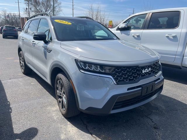 Used 2023 Kia Sorento S w/ Panoramic Sunroof Package image 7