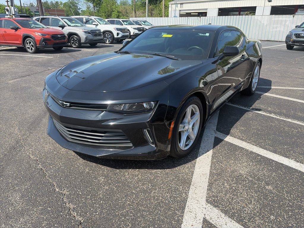 Used 2016 Chevrolet Camaro LT RWD image 2