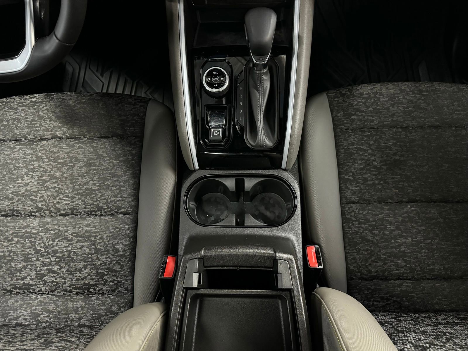 Used 2024 Chevrolet Colorado ZR2 w/ Technology Package image 26