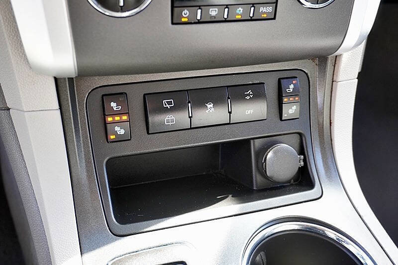 Used 2012 Chevrolet Traverse LT image 29