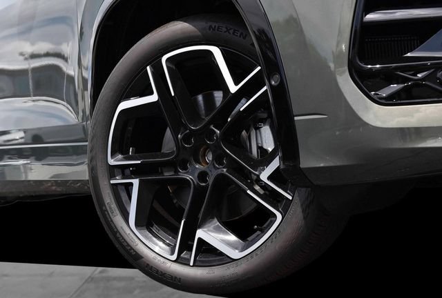 New 2026 Volkswagen Tiguan SEL R-Line AWD/4WD image 3