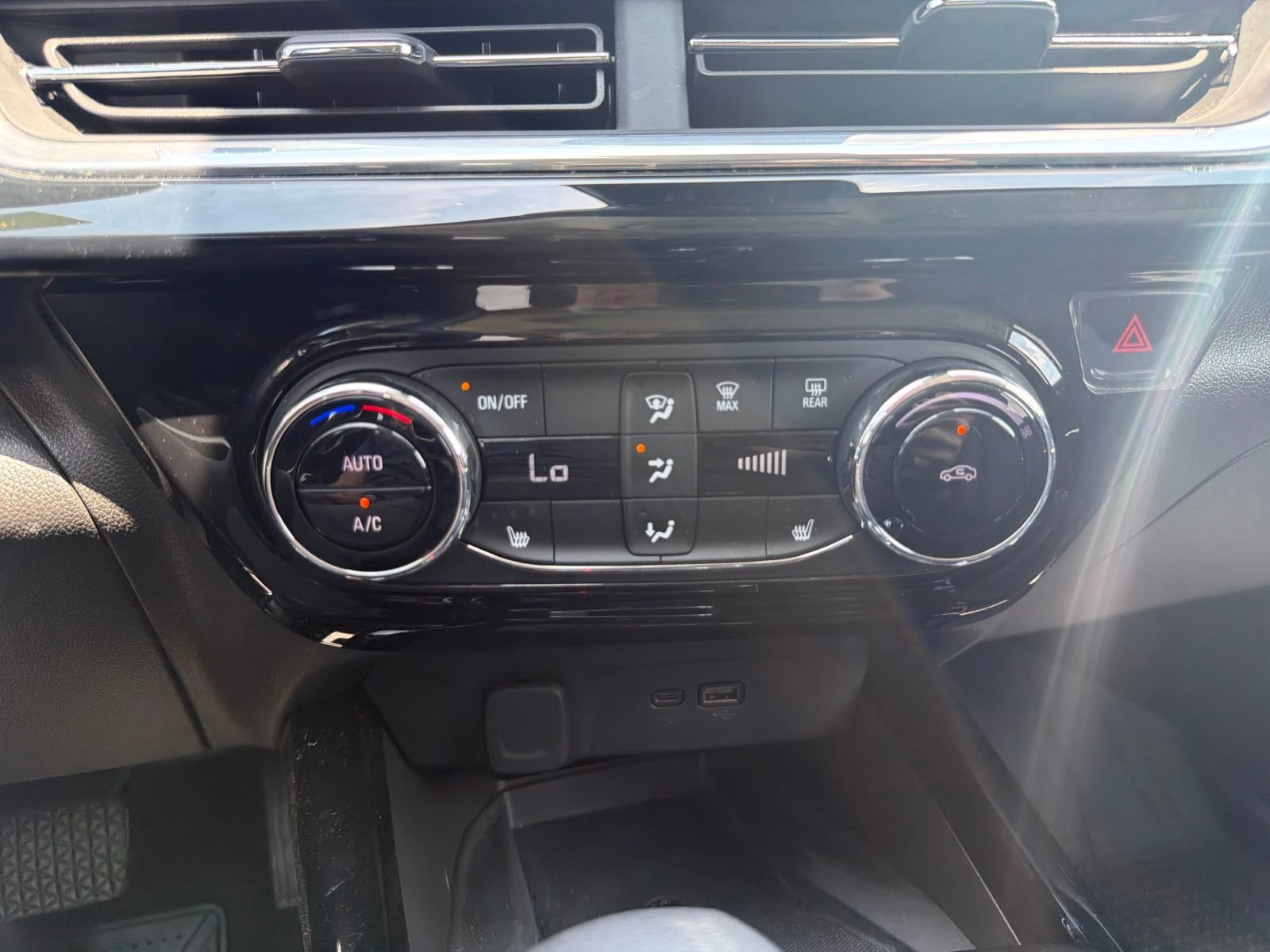 Used 2025 Chevrolet Trax ACTIV w/ Sunroof Package FWD image 27