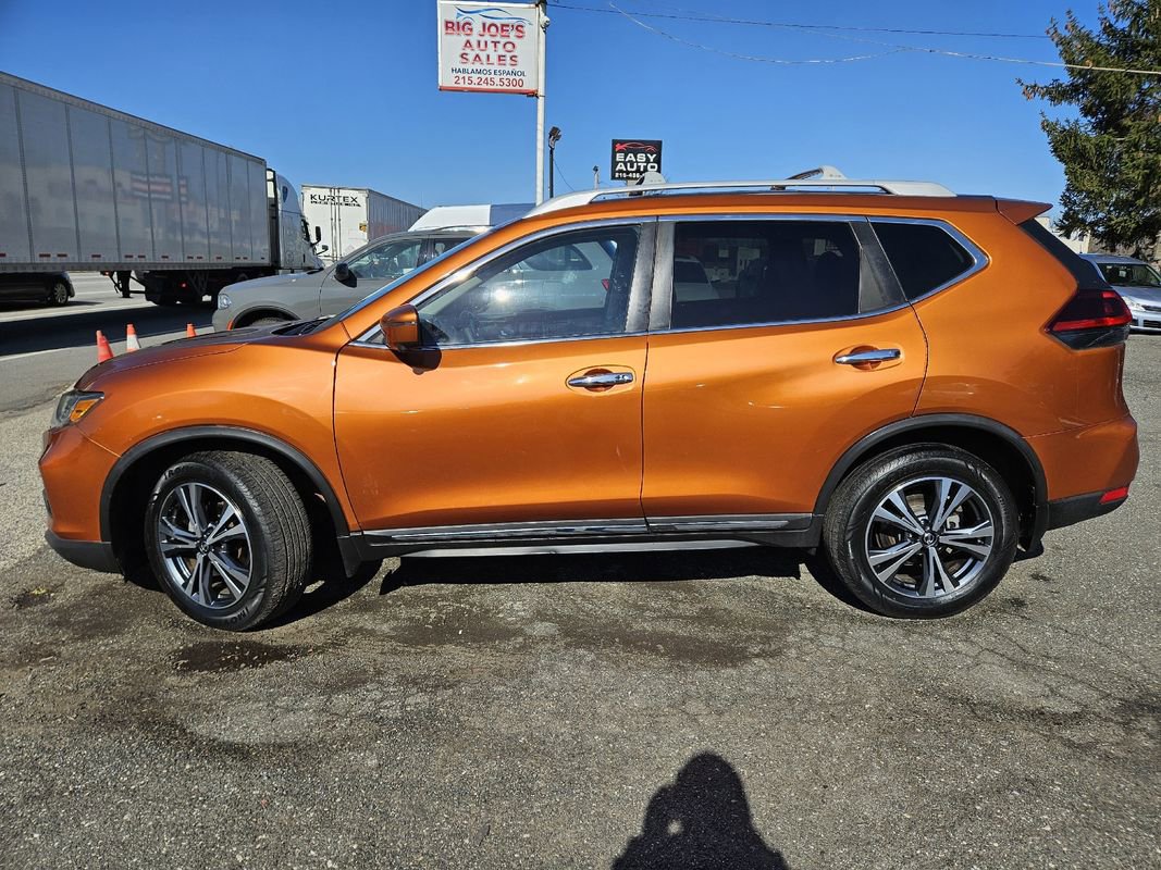 Used 2018 Nissan Rogue SL w/ Premium Package image 2