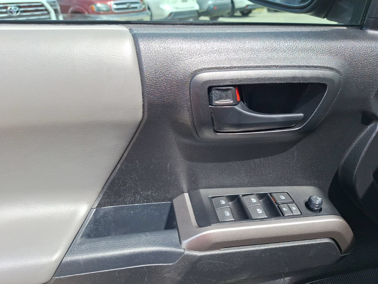 Used 2023 Toyota Tacoma SR5 RWD image 18