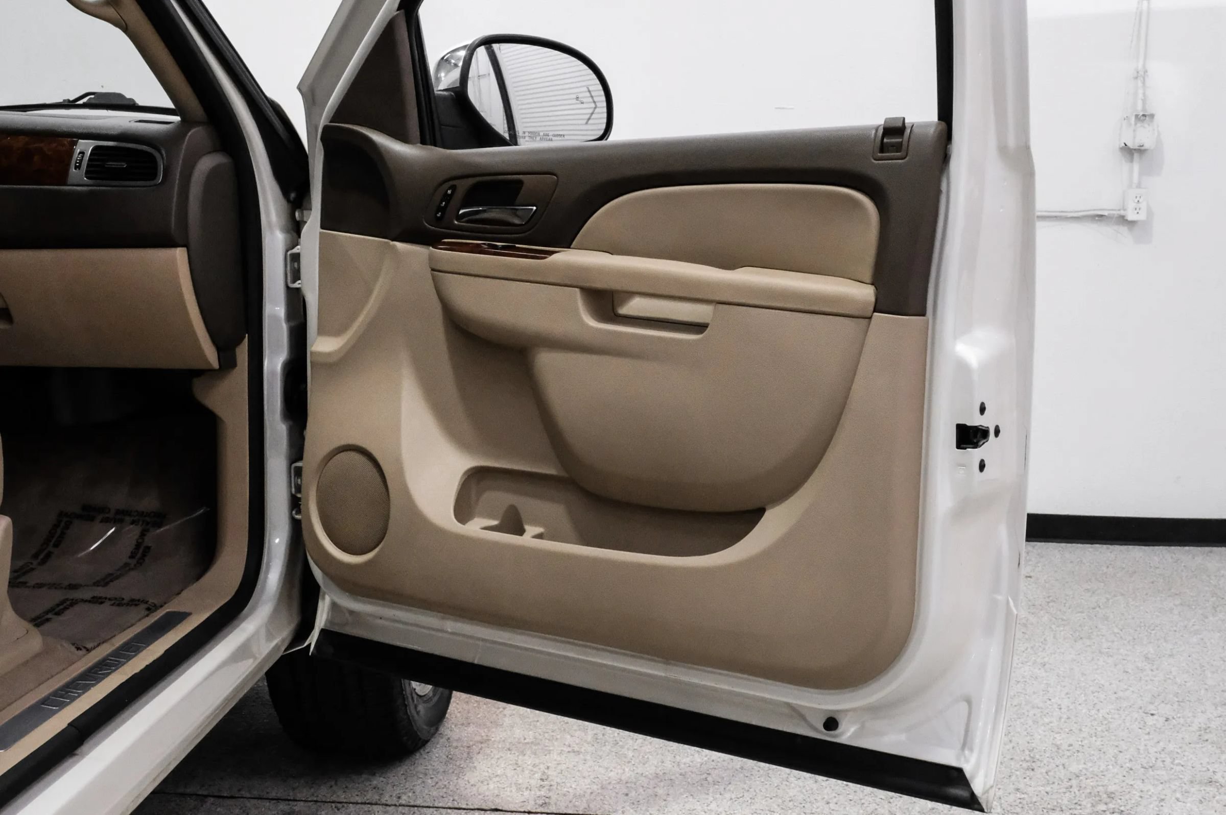 Used 2013 Chevrolet Tahoe LTZ RWD image 47
