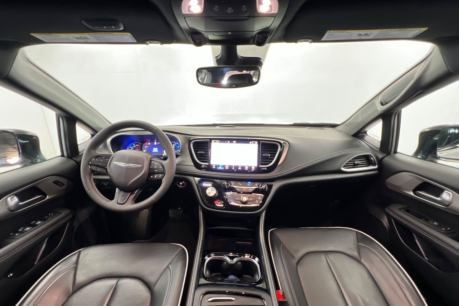 Used 2024 Chrysler Pacifica Premium FWD image 10