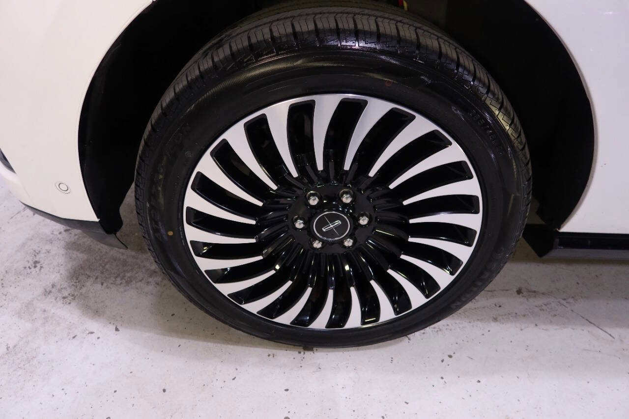 Used 2020 Lincoln Navigator Black Label w/ Cargo Convenience Package image 10