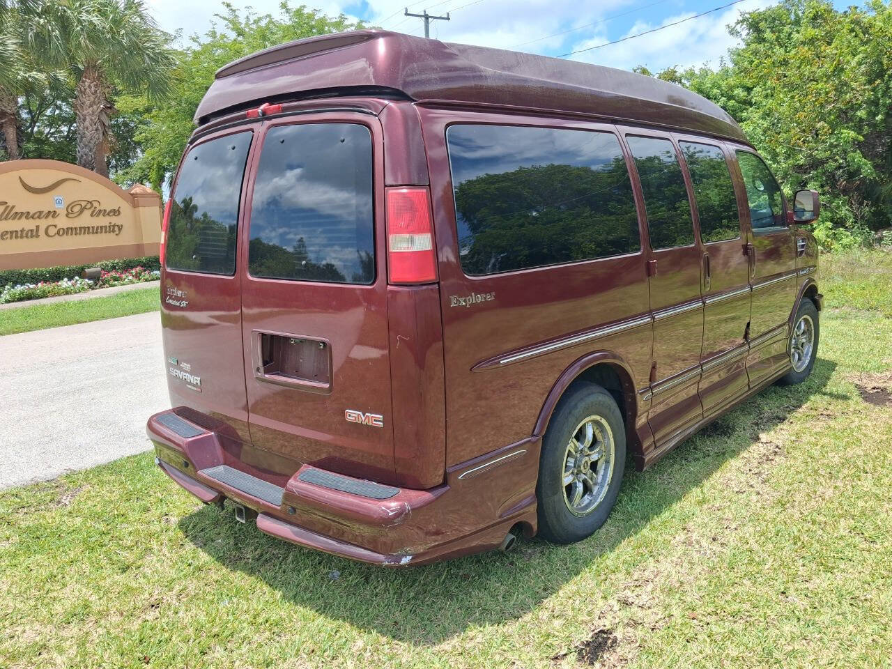 Used 2010 GMC Savana 1500 AWD w/ Preferred Equipment Group image 3