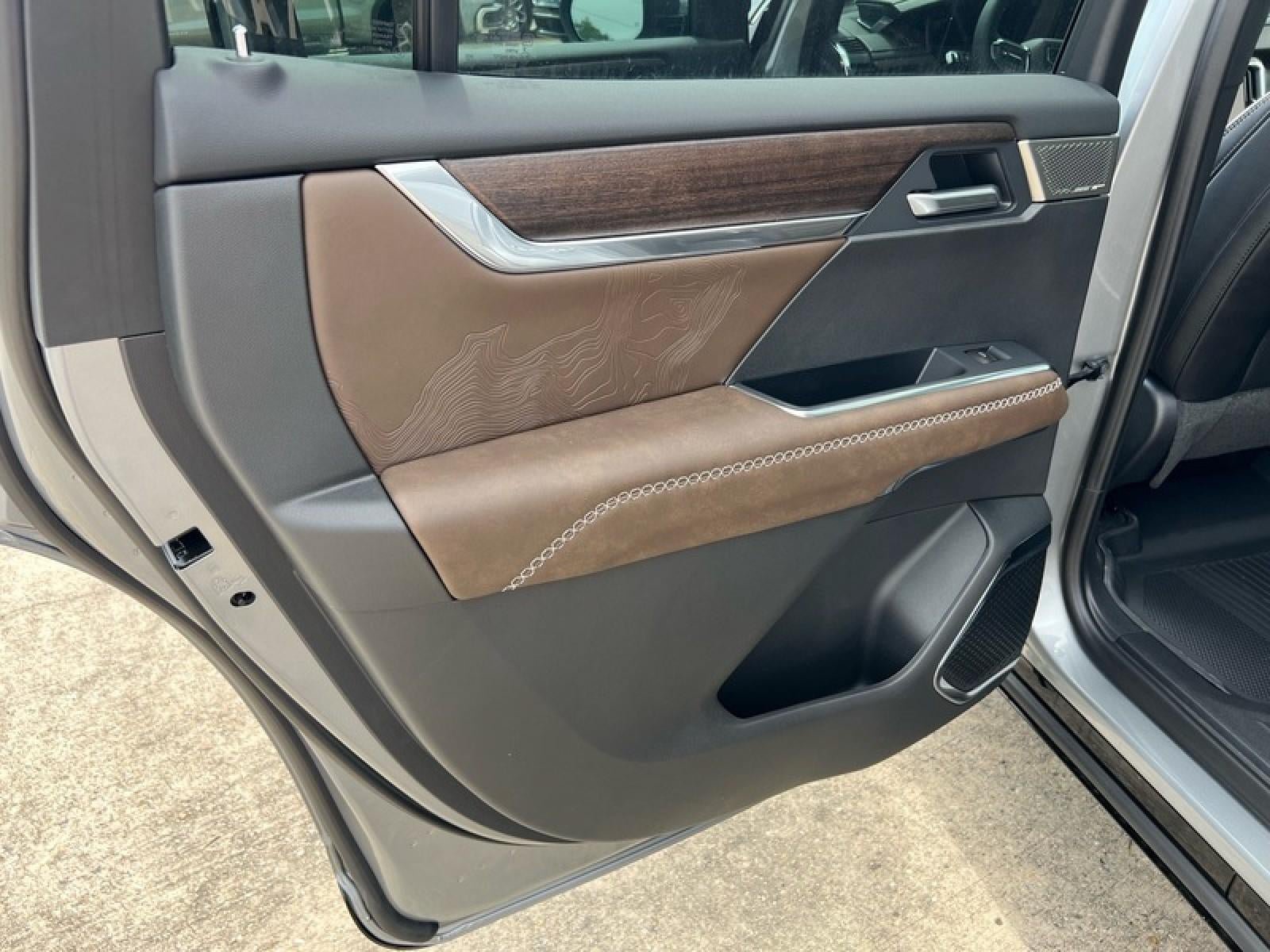 New 2026 GMC Acadia Denali Ultimate w/ LPO, Floor Liner Package FWD image 32