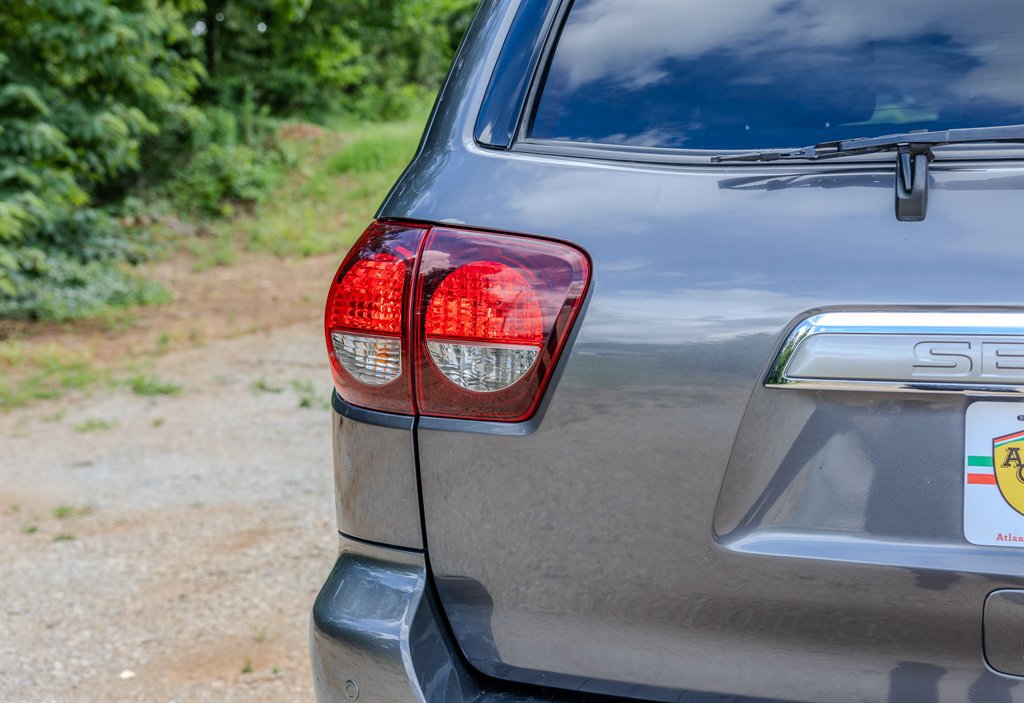 Used 2018 Toyota Sequoia Limited w/ Safety & Convenience Package RWD image 10