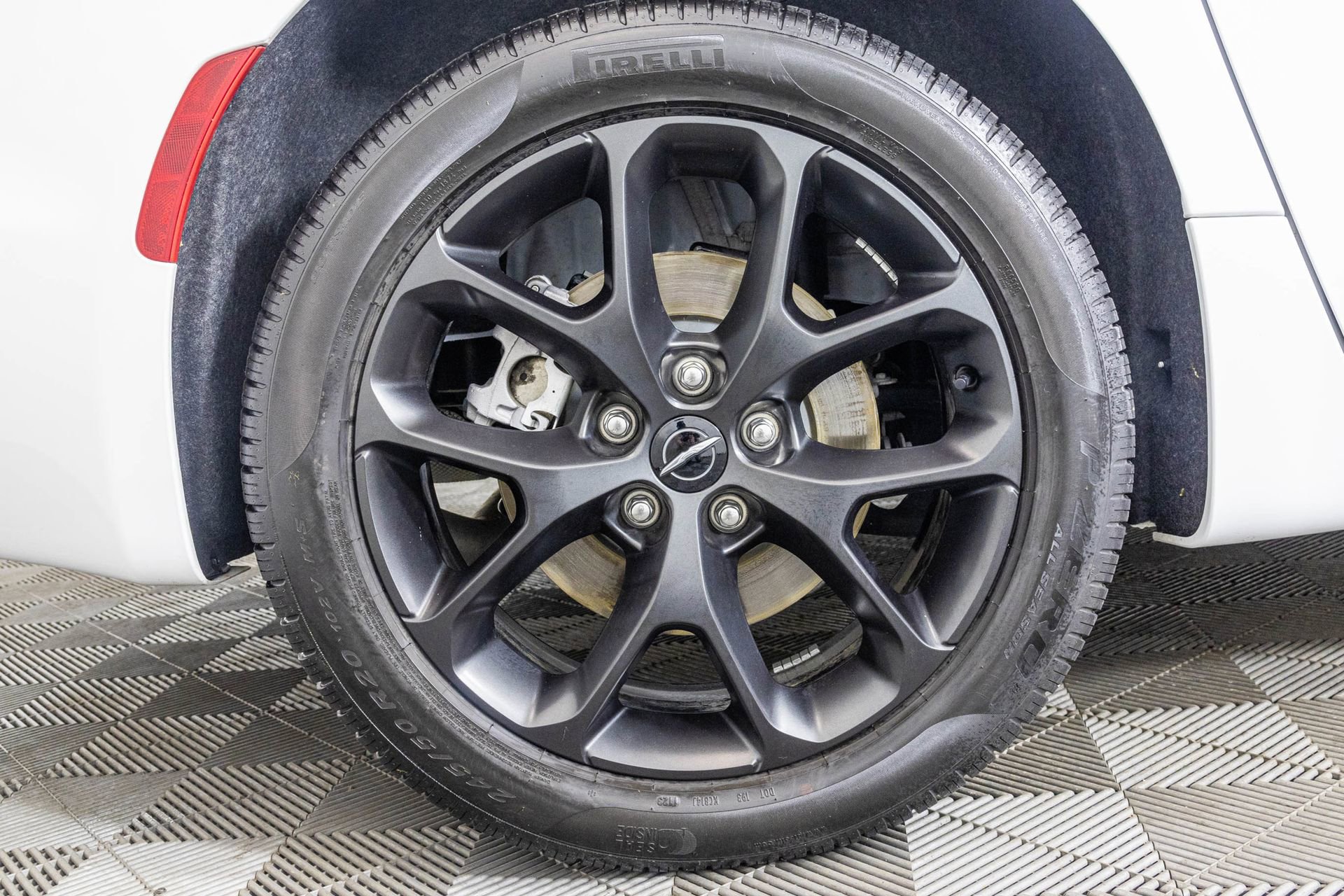 Used 2023 Chrysler Pacifica Limited w/ Uconnect Theater Family Group image 56