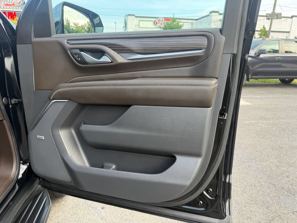 Used 2022 GMC Yukon XL Denali AWD/4WD image 28