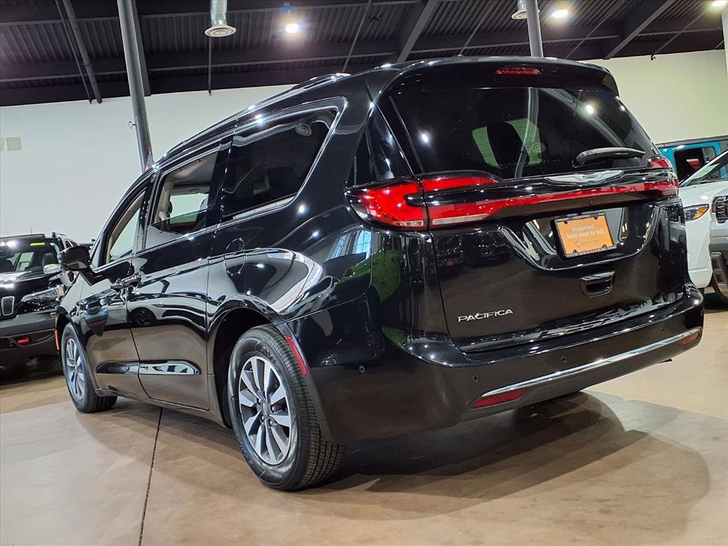 Used 2021 Chrysler Pacifica Touring-L w/ Premium & Safety Sphere Group image 4