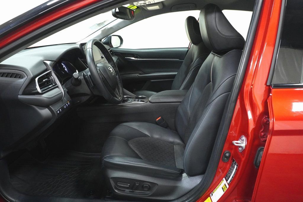 Used 2021 Toyota Camry XSE image 10