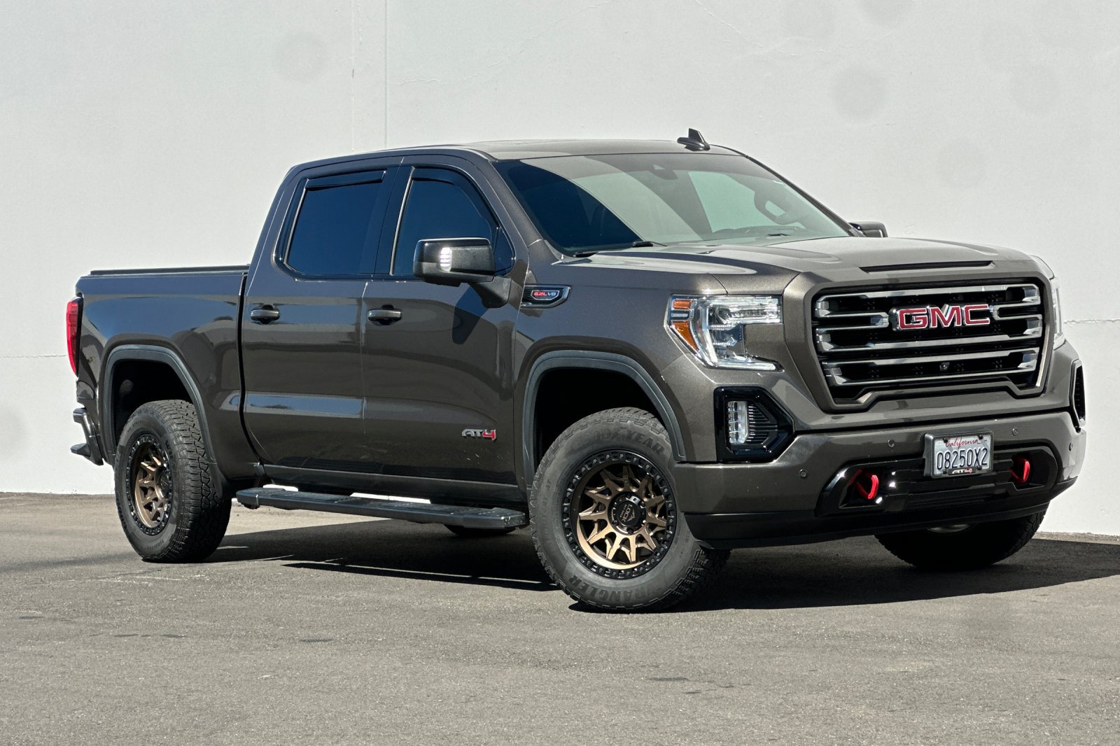 Used 2020 GMC Sierra 1500 AT4 w/ AT4 Premium Package AWD/4WD image 2
