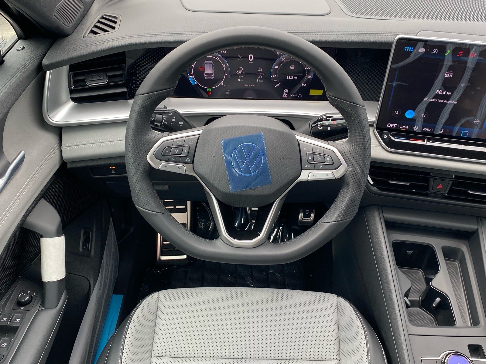 New 2026 Volkswagen Tiguan SE R-Line AWD/4WD image 4
