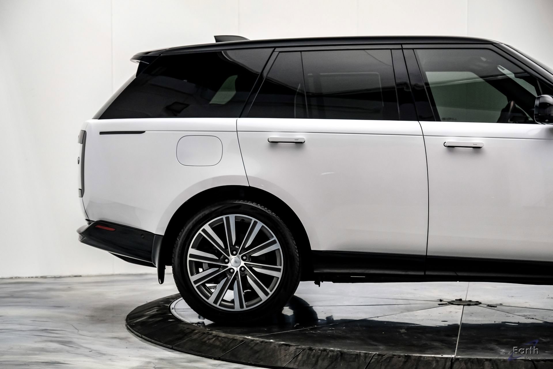 Used 2023 Land Rover Range Rover SE image 21