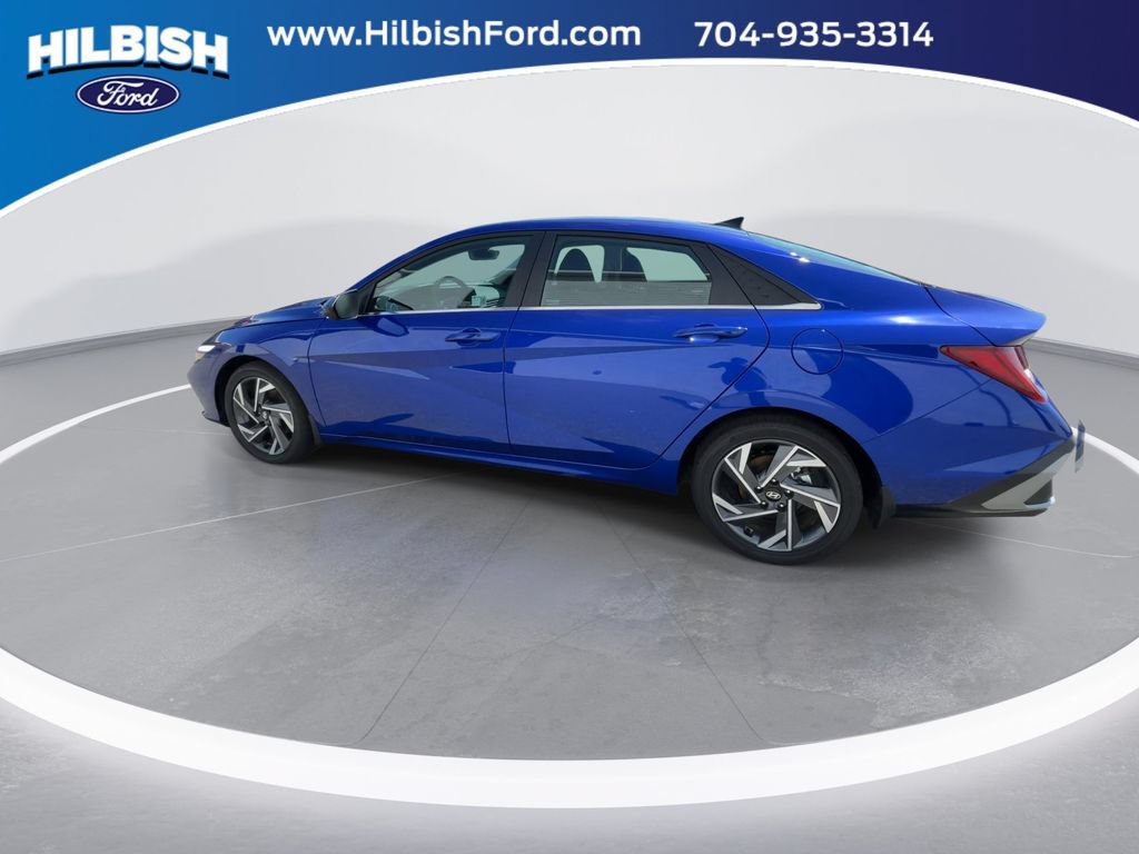 Used 2025 Hyundai Elantra SEL FWD image 5
