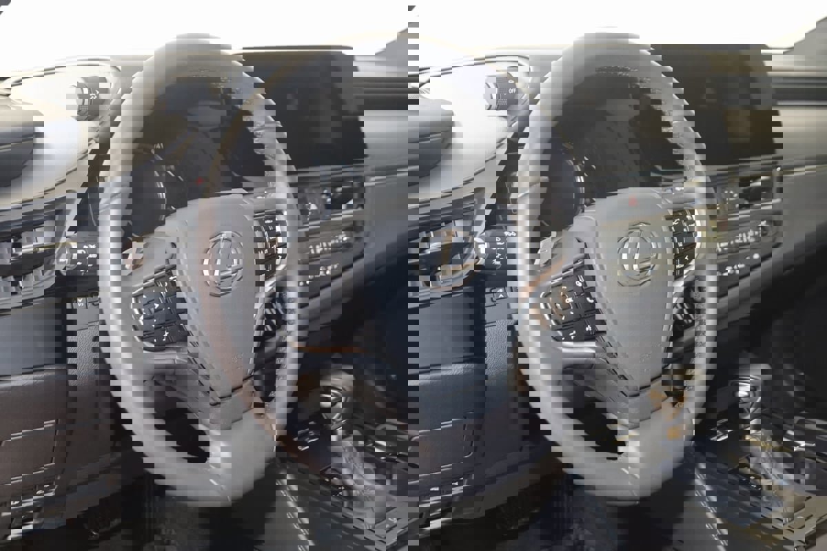 Used 2024 Lexus ES 350 image 6